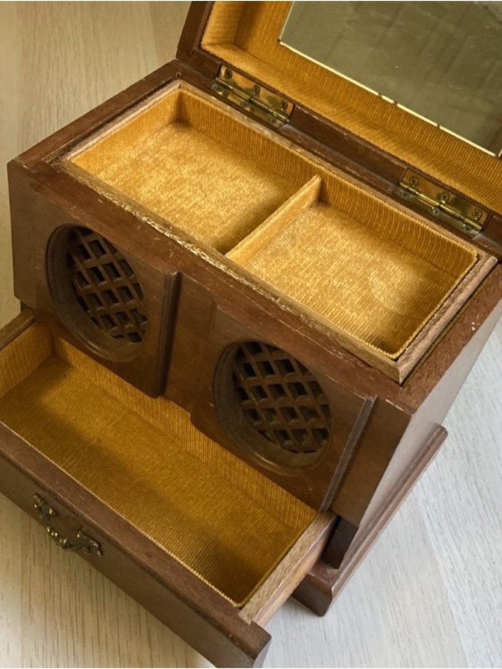Vintage Brown Wooden Musical Jewelry Chest with Lattice Doors, One Drawer Box - Picture 14 of 17